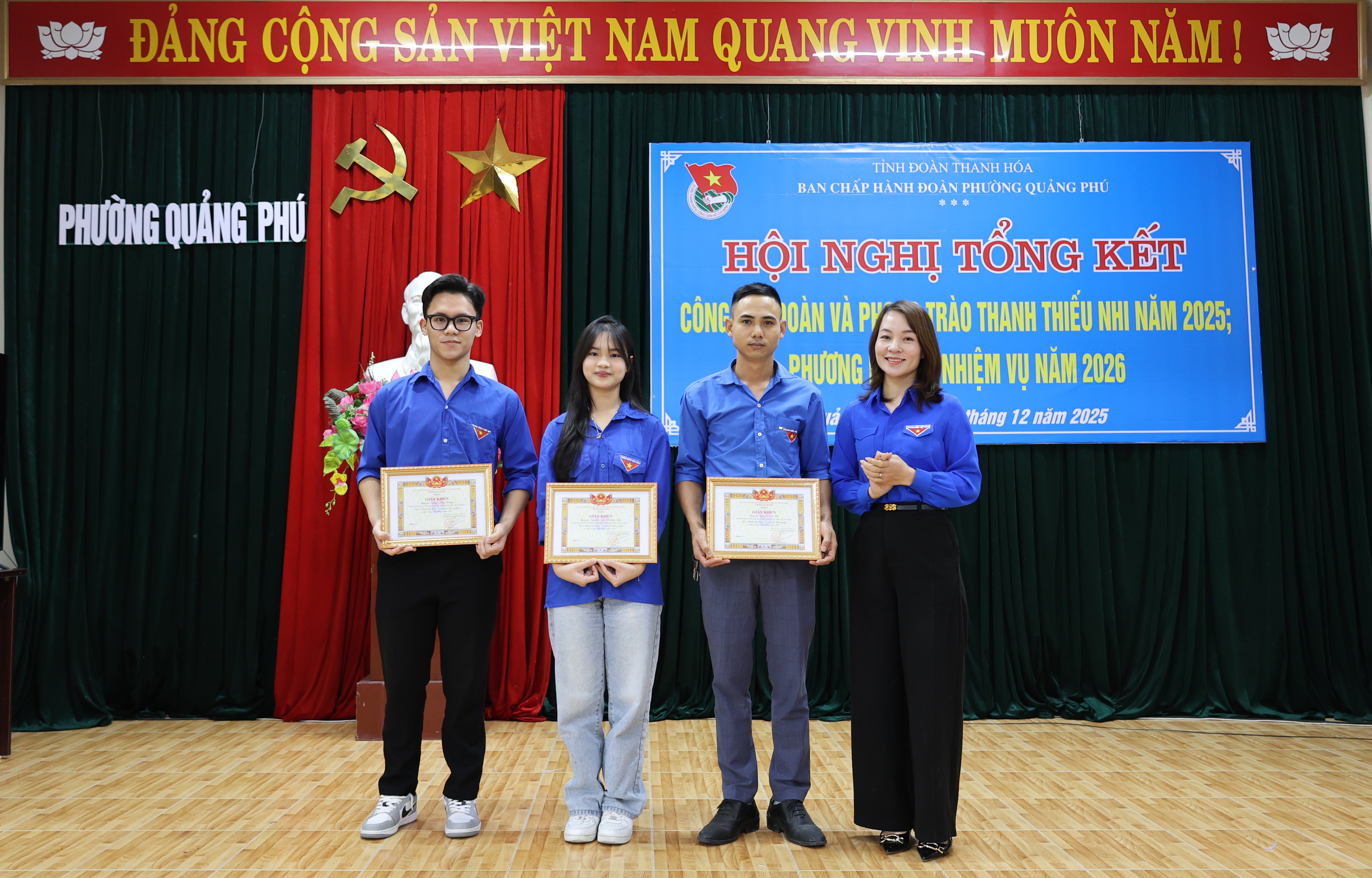 Anh-tin-bai